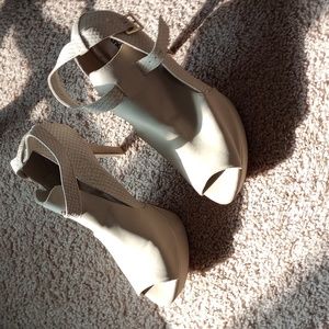 Charlotte Russe size 9 I'm guessing peep toe platform stiletto heels in Sand